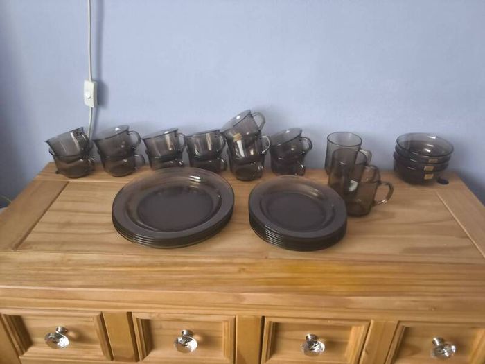 Glass crockery