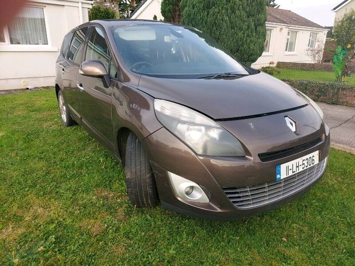 Renault scenic 7 seater.