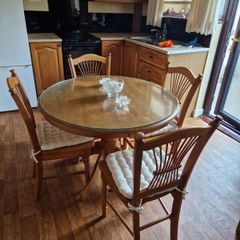 Round Kitchen table and chairs