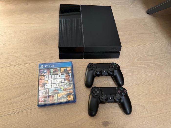 PS4 with controllers and GTA5