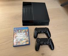 PS4 with controllers and GTA5