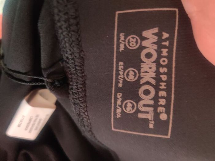 BNWT Workout black stretchy leggings size UK20 EU48 Postage included