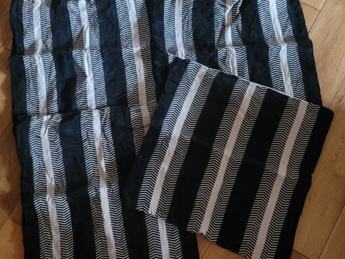 Free Cushion Covers x4  Black Velvet and Natural Linen Cushion Covers x4