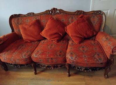3 Piece suite, queen Ann style, terracotta design. in very good condition as shown in photos