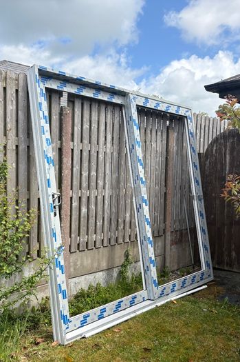 Sliding Door