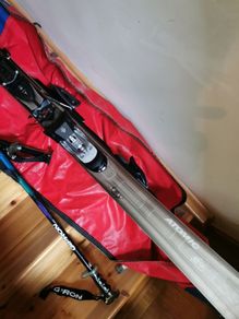 Atomic skis, gipron poles and storage bag