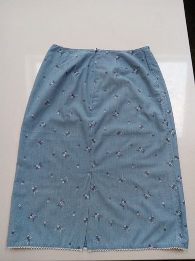 Ladies Skirt - Warehouse (Size 8)