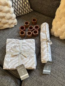 Mrs hinch 8 napkins , runner and rings