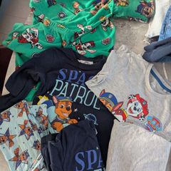Paw Patrol bundle (3 hoodies, 5 t-shirts, 5 pyjamas) age 4-6 years
