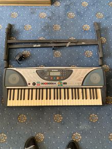Yamaha PSR-240 61-Key Electronic Keyboard with Stand & Power Supply