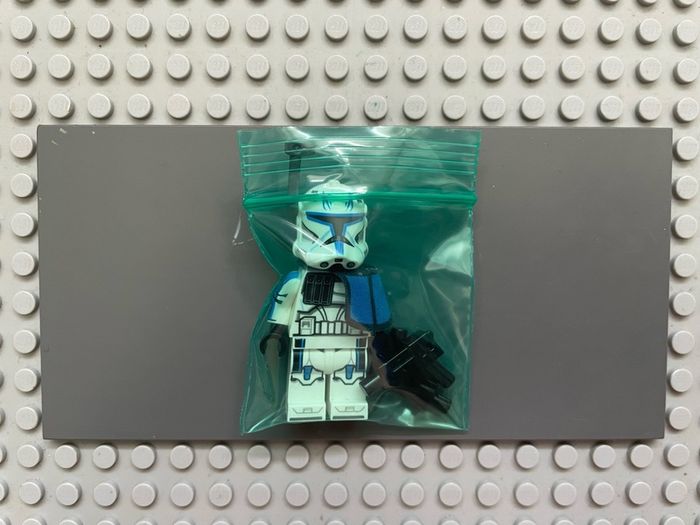 lego star wars sw1315 Clone Trooper Captain Rex, 501st Legion (Phase 2) minifigure- Blue Cloth Pauldron, Rangefinder, Printed White Arms