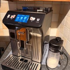 DeLonghi Eletta Explore coffee machine