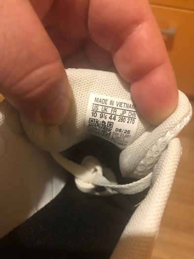 Brand NEW Adidas Men's shoe size 9.5(44)cash or swap