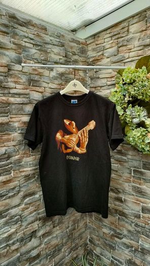 Ecuador Musician Print T-shirt  Size medium