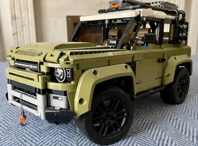 LEGO Technic Land Rover Defender