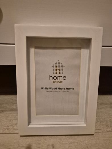2 white photo frames 10 x 15 cm