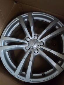 genuine Audi A3 18" 5 spoke alloys x 4