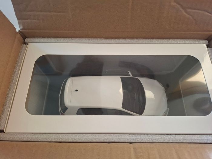 VW Golf Gti Edition30 Mk5 1/18 Otto New In Box
