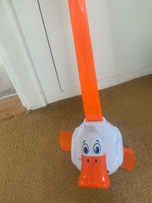 Push along waddling duck