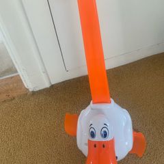 Push along waddling duck