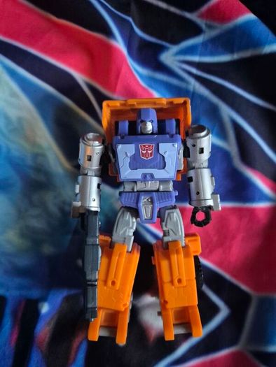 Hasbro WFCK Huffer Deluxe Class Transformers War for Cybertron Kingdom