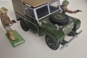 Britains deetail land rover &amp; ww2 soldiers
