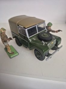 Britains deetail land rover & ww2 soldiers