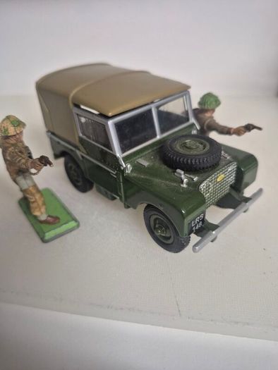 Britains deetail land rover & ww2 soldiers