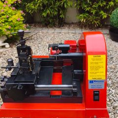 Key cutting/duplicating machine