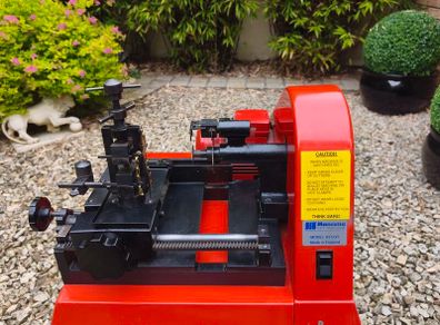 Key cutting/duplicating machine