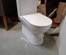 C/c BTW toilet cistern and softclose seat