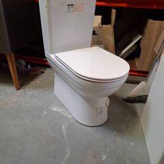 C/c BTW toilet cistern and softclose seat