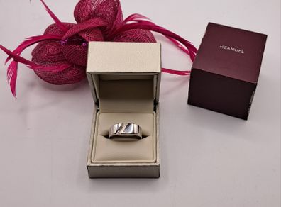 9ct white gold diamond ring size V