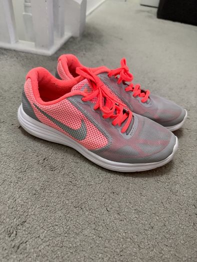 Nike Lightweight Grey & Pink Mesh Running Shoes - Coral Accent Athletic Trainers