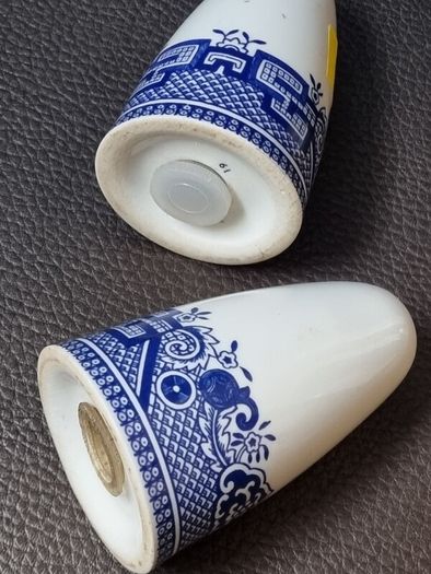 Churchill Blue Willow Salt   Shakers