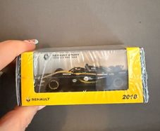 collectable Renault sports car model 1:64