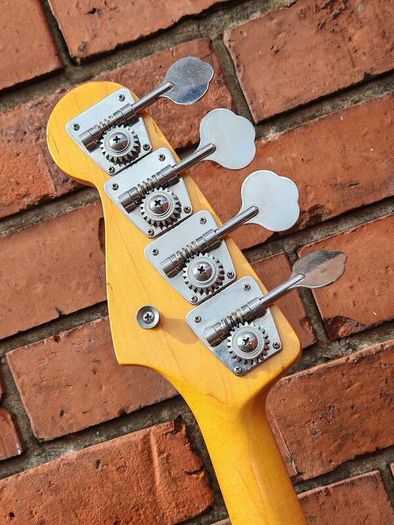 Fender Japan '62 Reissue Jazz Bass (Delivery available)
