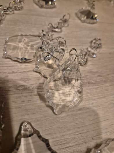Crystal pendants with connectors