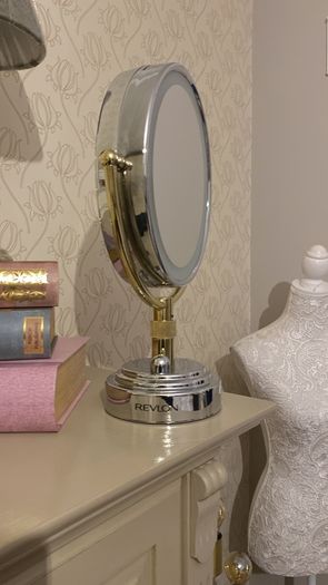 Revlon magnifying light Mirror