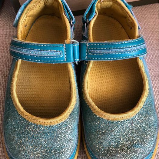 barefoot size 4(women's )and girls 11.5