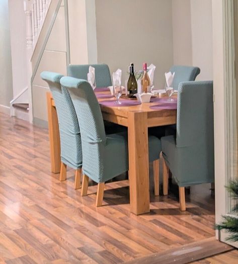 Solid oak dining table and 6 dining chairs