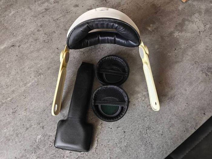 Meta Quest 3 with charging dock, rechargeable batteries, extra lenses, the back strap