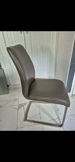 table& chairs