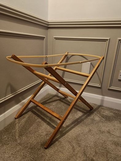 Moses basket stand