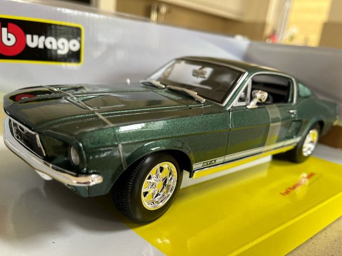 Ford Mustang GTA Fastback 1/18 Burago Rare