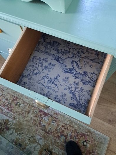chest of drawers