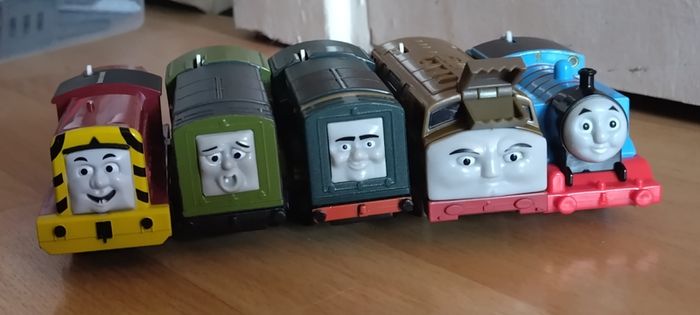 Thomas and friends Trackmaster Motorised trains with track and carriages
