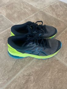 boys running shoes