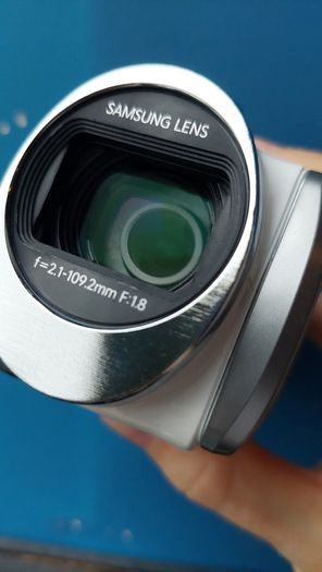 Samsung HMX-F90 HD Video Camera Camcorder