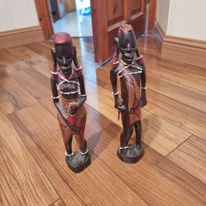 statues